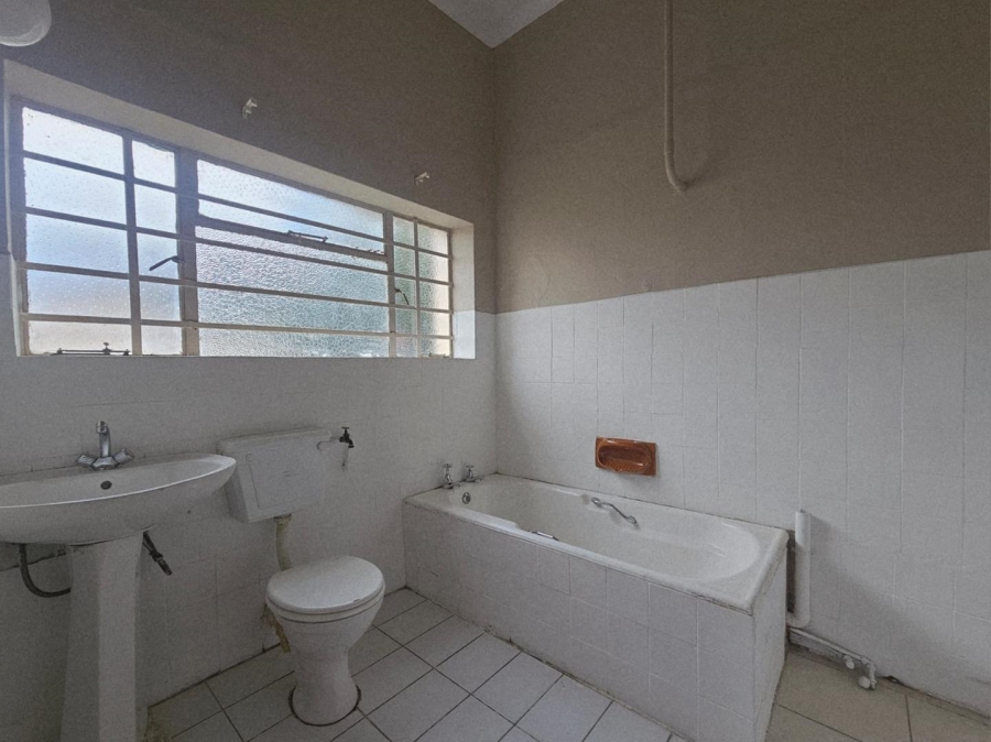 5 Bedroom Property for Sale in Ladybrand Free State